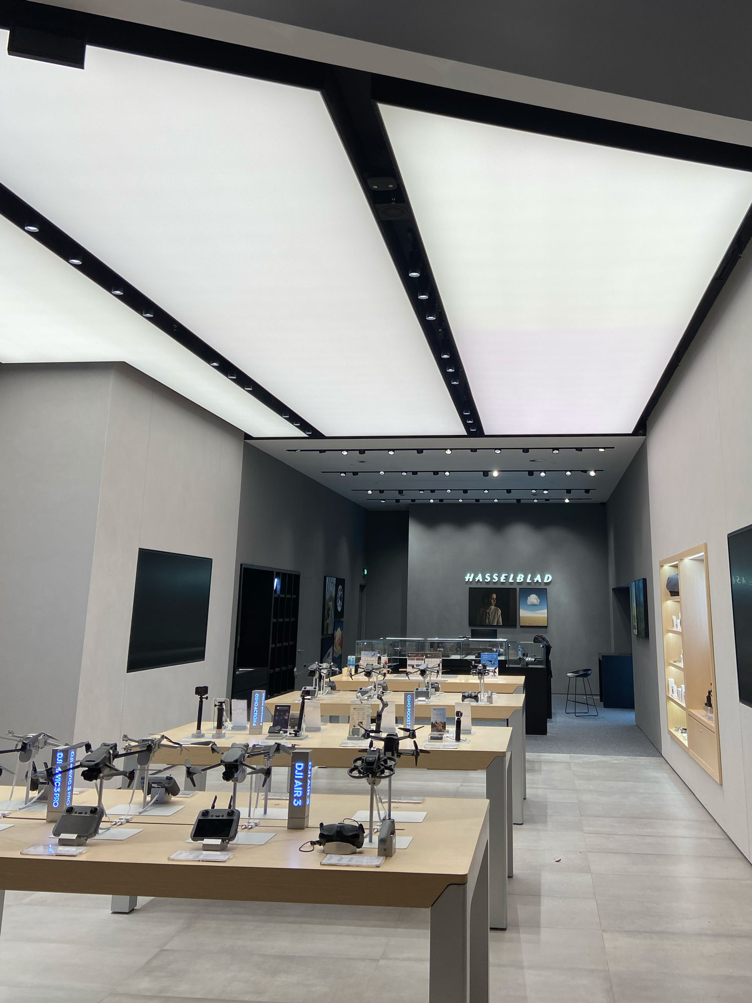 DJI producten op tafeldisplays