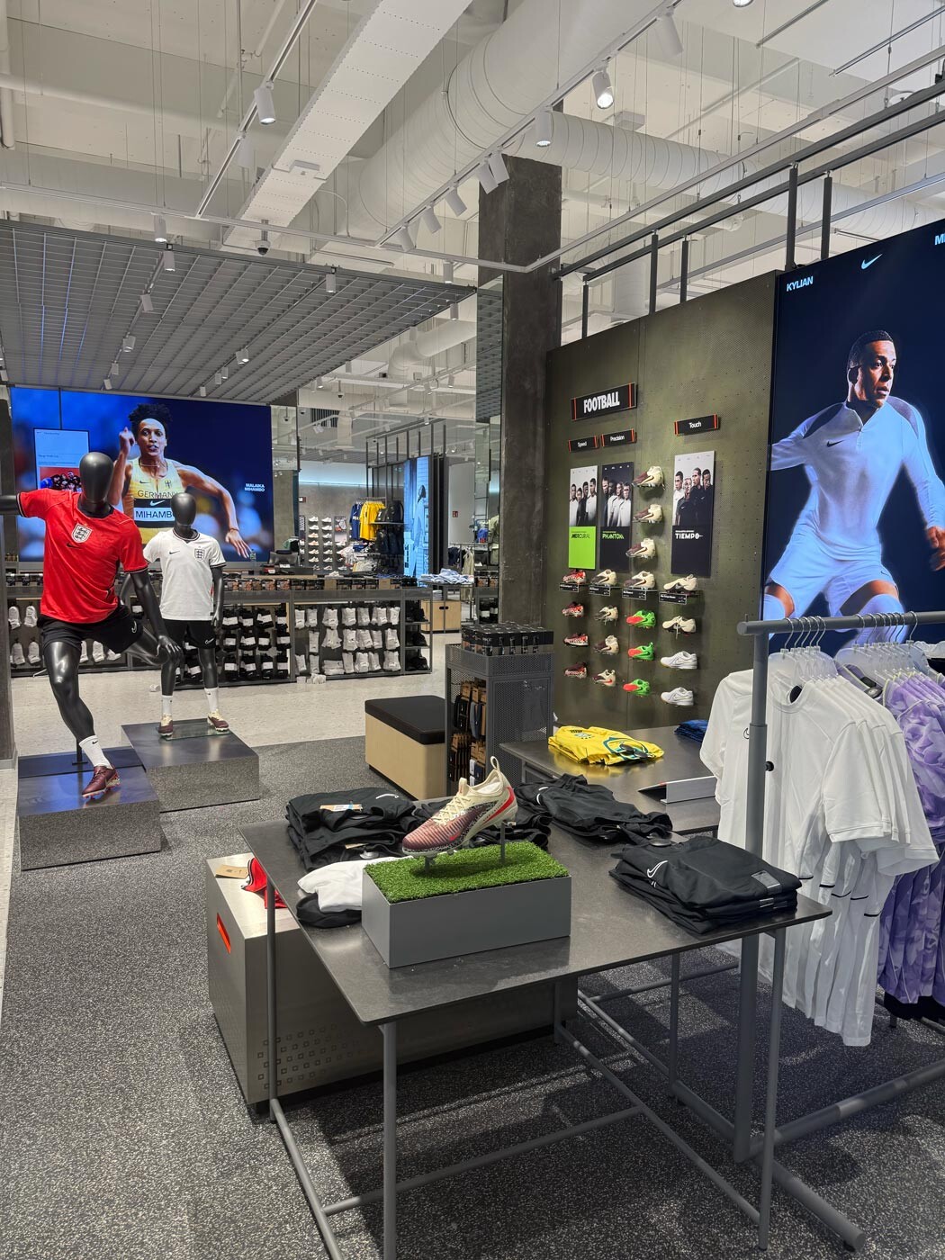 Doorkijk Nike Store Oberhausen