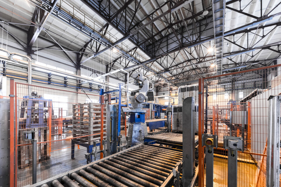 Elektrotechniek binnen fabriekshal