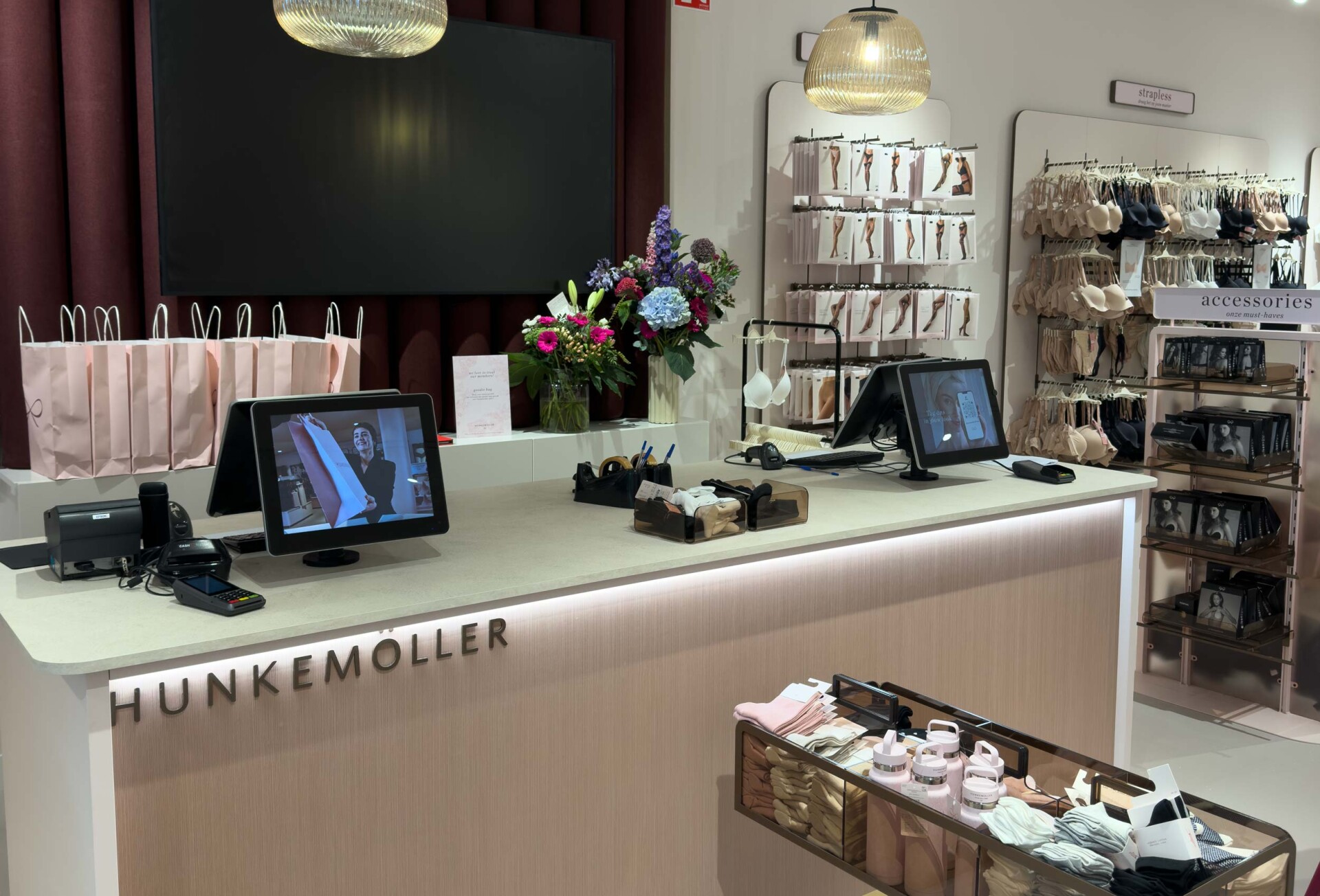 Hunkemoller toonbank met verlichting
