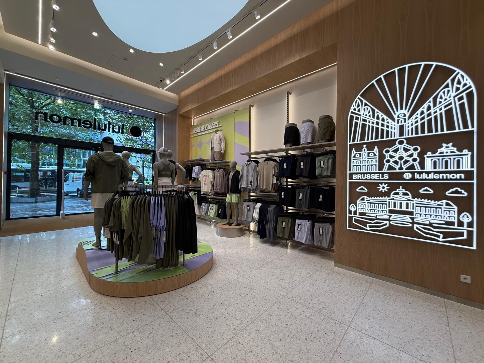 Lichtobject Lululemon winkel